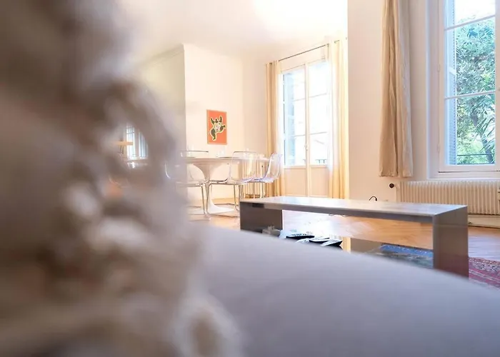 Superbe Appartement Avec Jardin Piscine, Garage