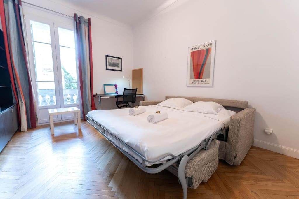 Superbe Avec Jardin Piscine, Garage Apartment